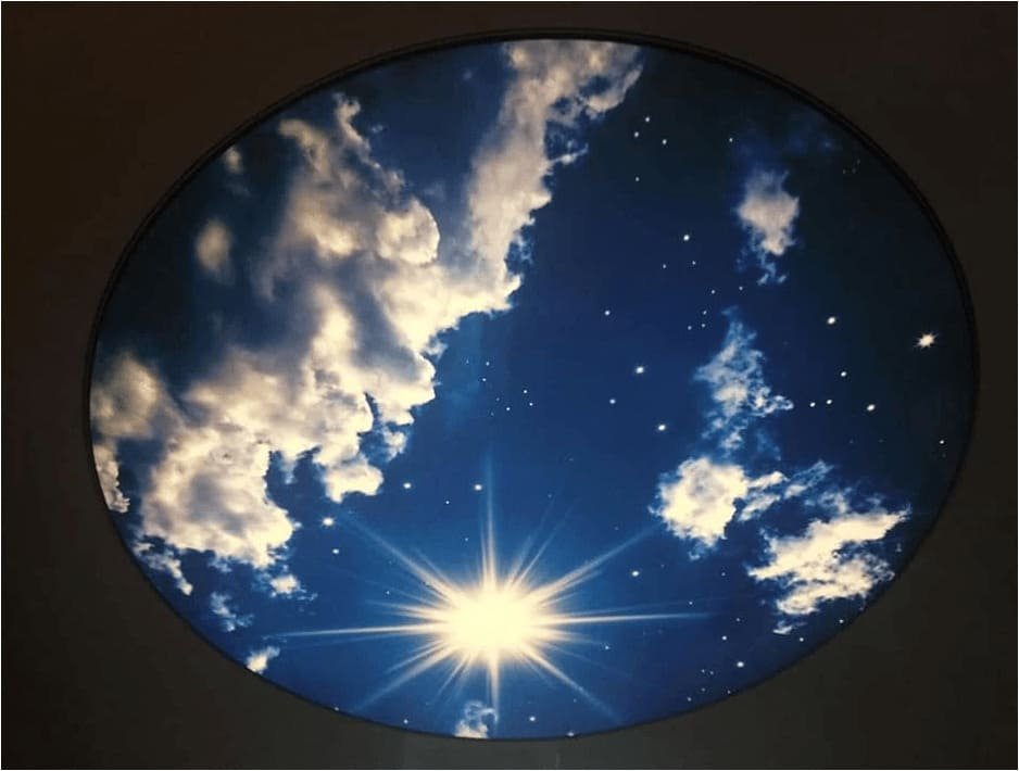 Bedruckte Spanndecke mit eigenem Motiv und Lichtmodulen