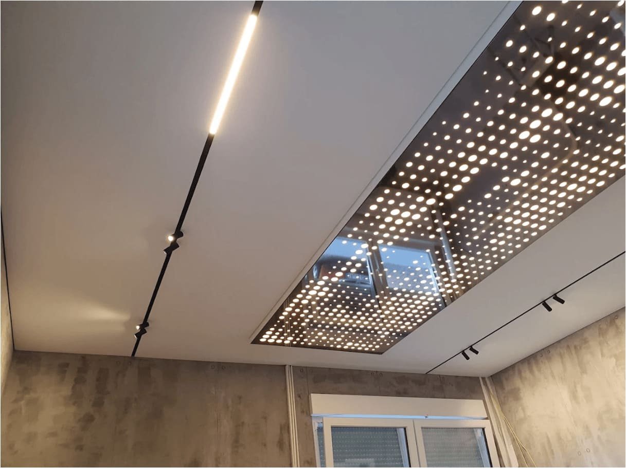 Lichtmodule mit Easy-Light-System im Showroom von SAM Stukateure in Weingarten
