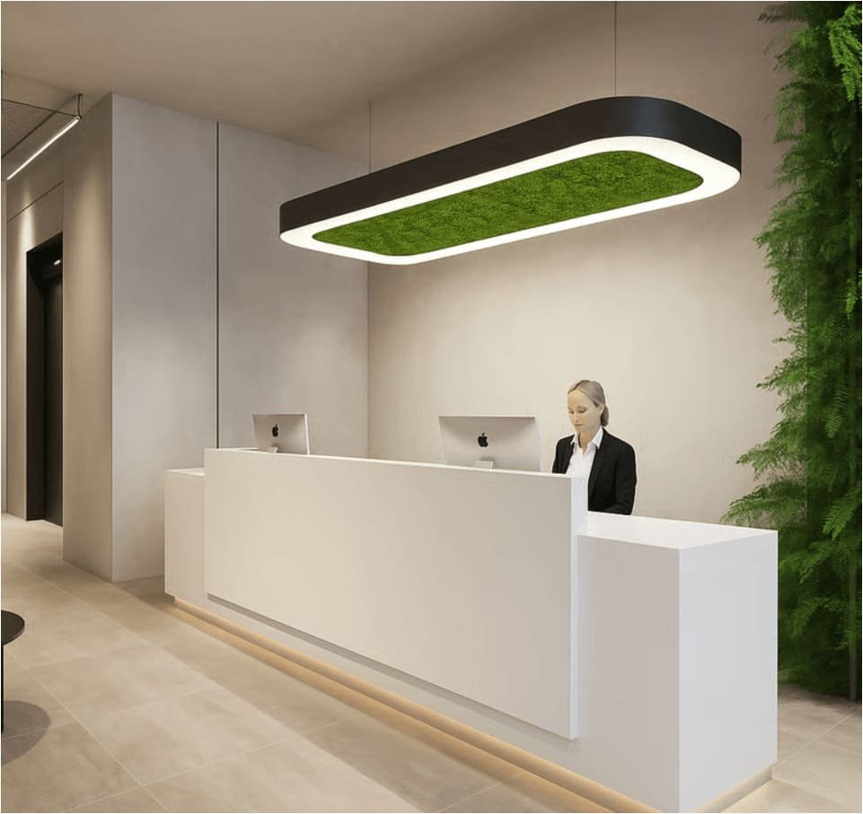 Vega Moss – Lichtmodul mit Moos-Optik im Eingangsbereich