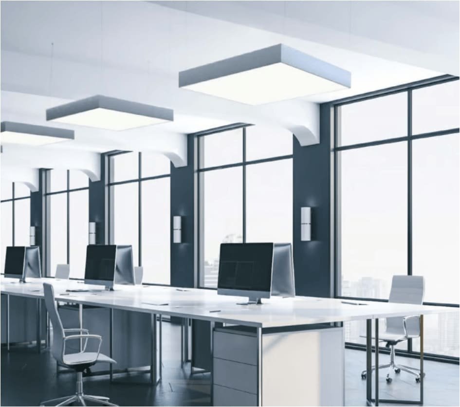 Quadratisches Lichtmodul Step in einer Spanndecke