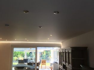 led-lichtband-weiß-matte-spanndecke-wohnzimmer-bruchsal16