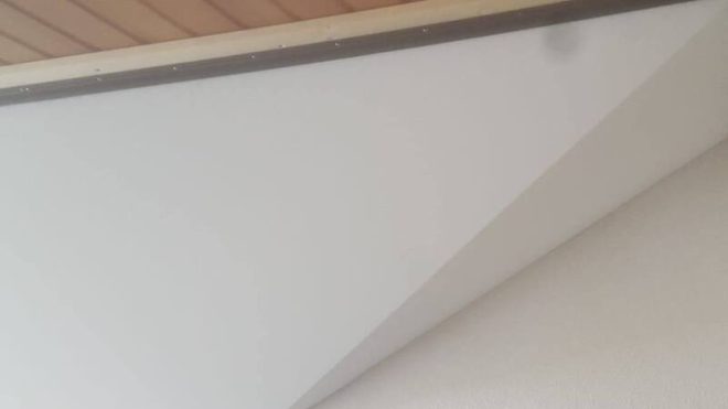 Weiss Matt Spanndecke mit Umlenkprofilen - Balken kaschieren