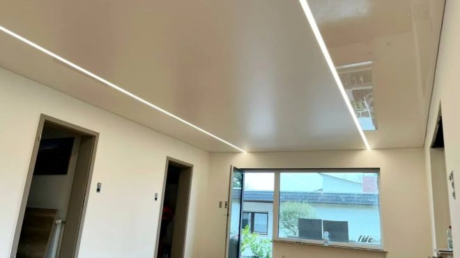 nach-der-montage-bruchsal-wohnzimmer-matt-weiss-mit-lichtkanal